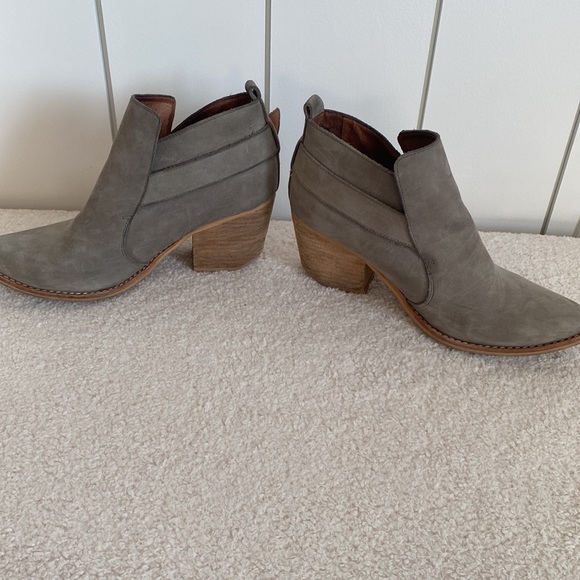 Jeffrey Campbell booties - Picture 3 of 7